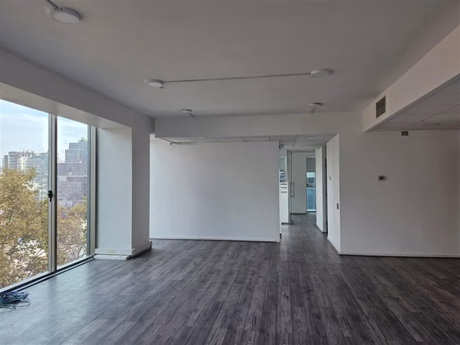 Oficina en Arriendo en Edificio Plaza Suecia Providencia