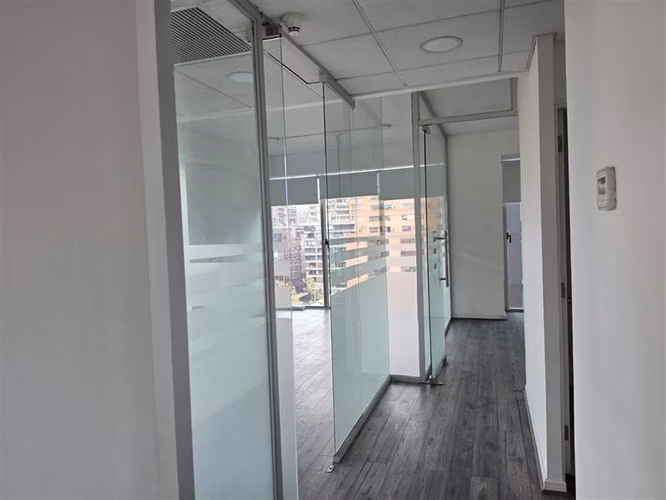 Oficina en Arriendo en Edificio Plaza Suecia Providencia