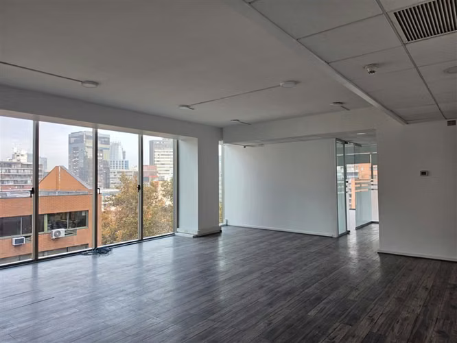 Oficina en Arriendo en Edificio Plaza Suecia Providencia