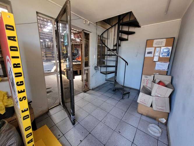 Local comercial y bodega en Av. Caupolican (165957)