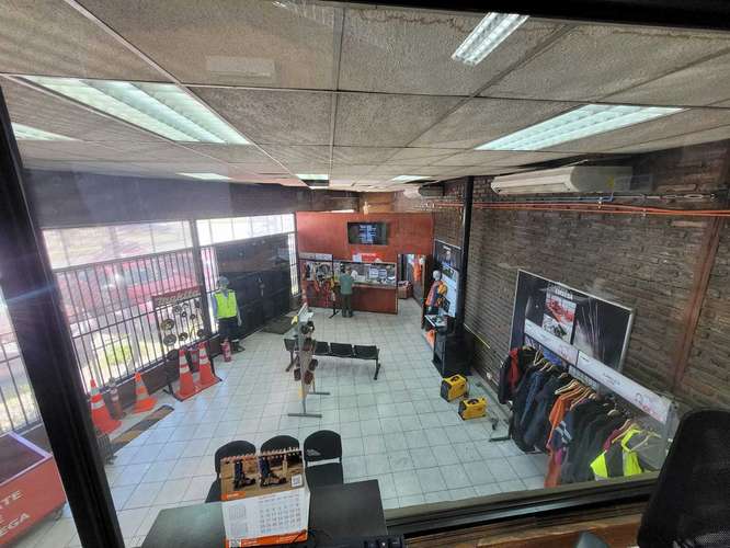 Local comercial y bodega en Av. Caupolican (165957)