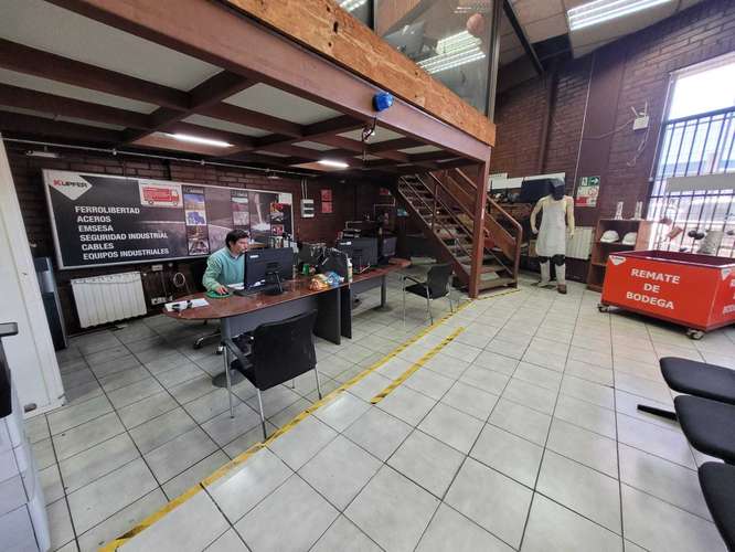 Local comercial y bodega en Av. Caupolican (165957)