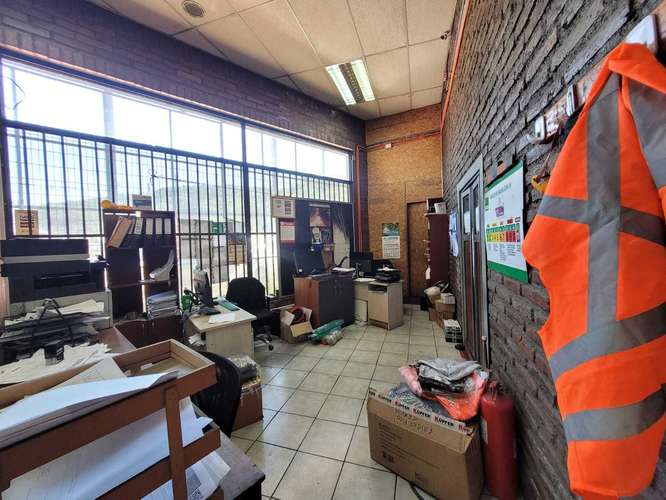 Local comercial y bodega en Av. Caupolican (165957)