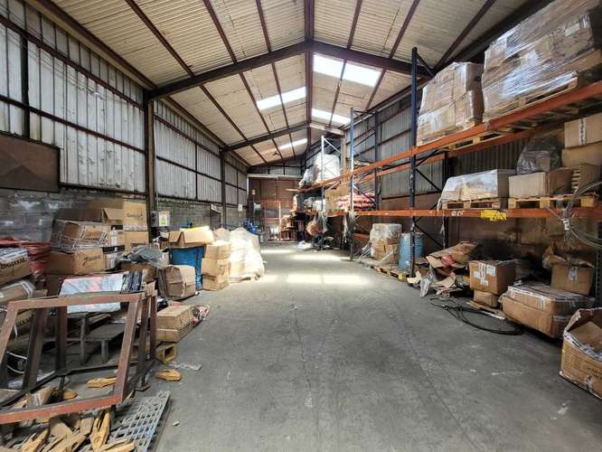 Local comercial y bodega en Av. Caupolican (165957)