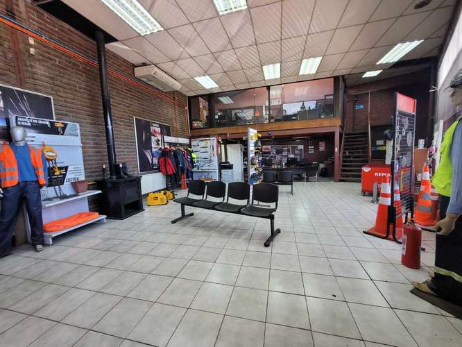 Local comercial y bodega en Av. Caupolican (165957)