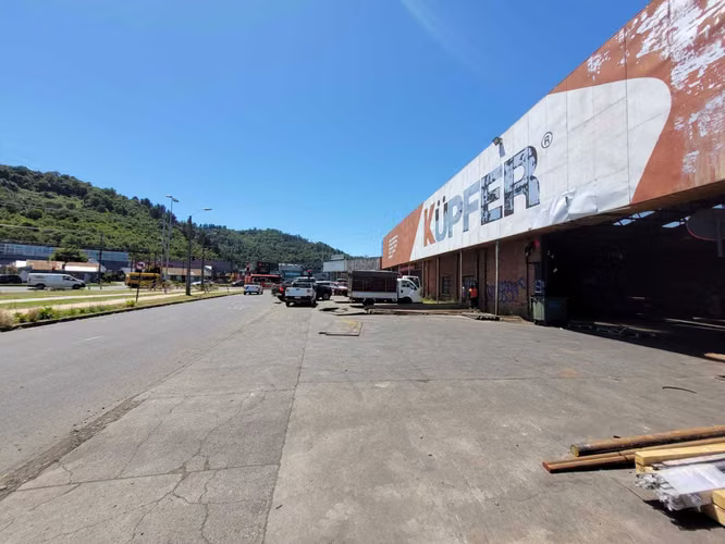 Local comercial y bodega en Av. Caupolican (165957)