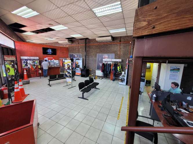 Local comercial y bodega en Av. Caupolican (165957)