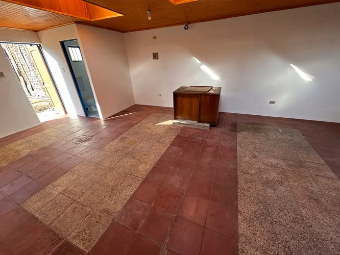 Amplio Local Comercial en Zona Estratégica (165962)