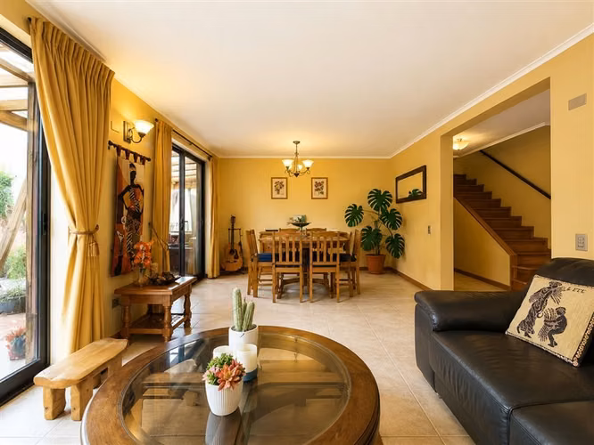 Casa en venta de 5D, 3B, 2E, en Peñalolén - Imagen 2