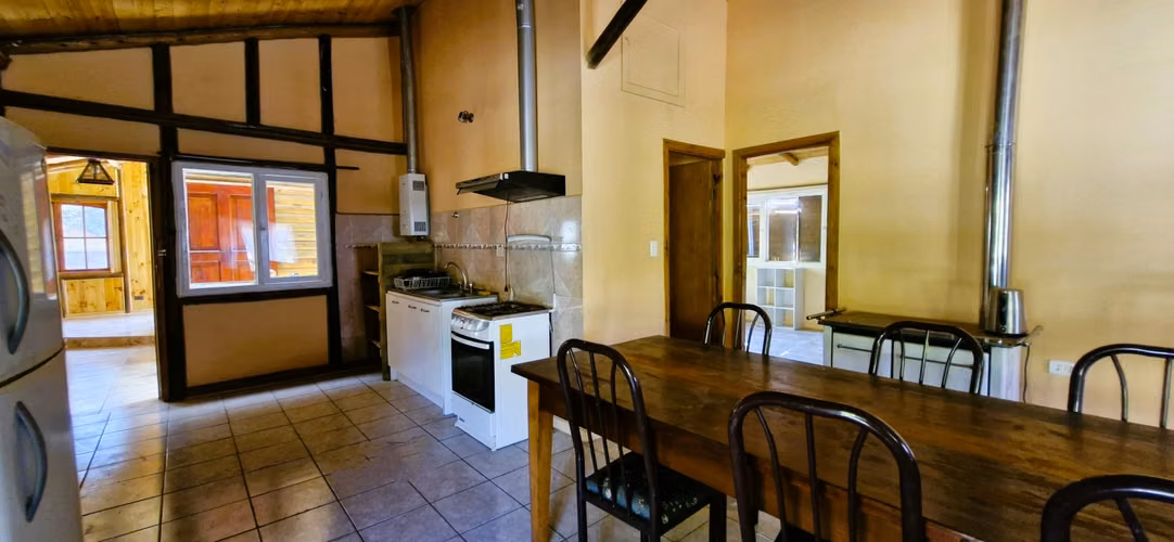 Venta de parcela con casa y 3 cabañas, en terreno de 5000 m2.,  en Olmué. 425 M$.
