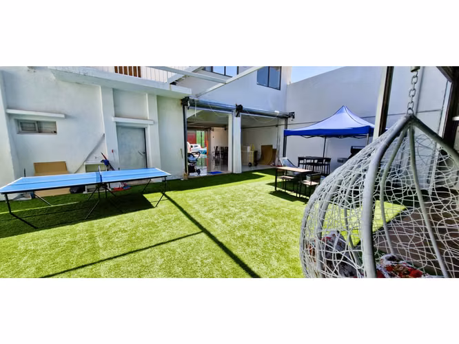 Venta de propiedad comercial en Quillota, 800 m2., con 2 dptos., 2 locales y galpón.  17.452 UF