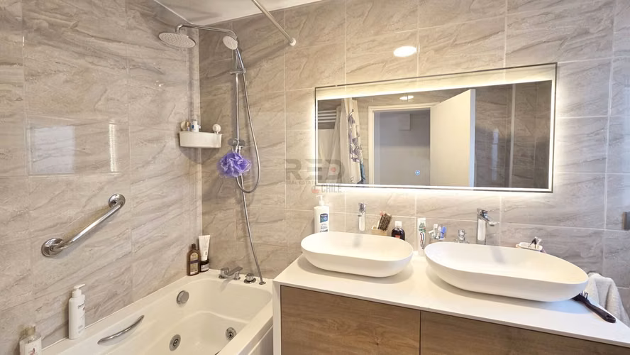 Se vende casa de 4 dormitorios  y 3 baños en excelente ubicación - Imagen 14