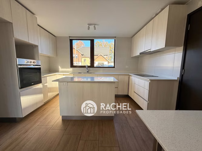 SE VENDE CASA SEMI NUEVA CON GRAN TERRENO- CONDOMINIO VISTA GOLF