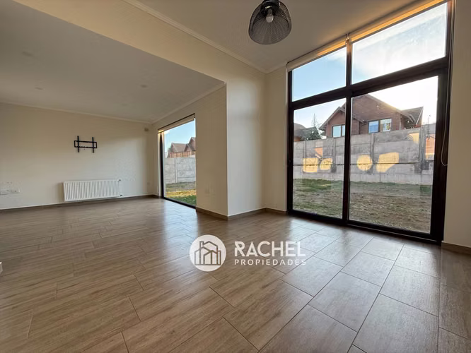 SE VENDE CASA SEMI NUEVA CON GRAN TERRENO- CONDOMINIO VISTA GOLF