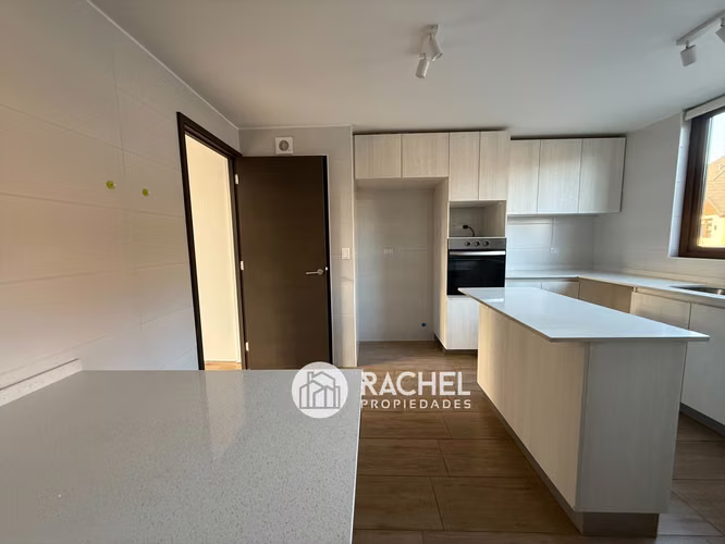 SE VENDE CASA SEMI NUEVA CON GRAN TERRENO- CONDOMINIO VISTA GOLF