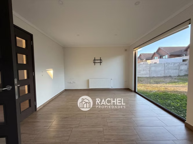 SE VENDE CASA SEMI NUEVA CON GRAN TERRENO- CONDOMINIO VISTA GOLF