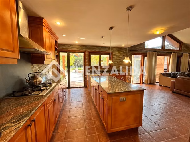 Casa vendo de 5D 4B piscina Padre Hurtado