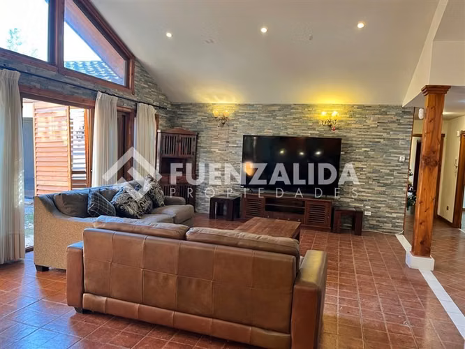 Casa vendo de 5D 4B piscina Padre Hurtado