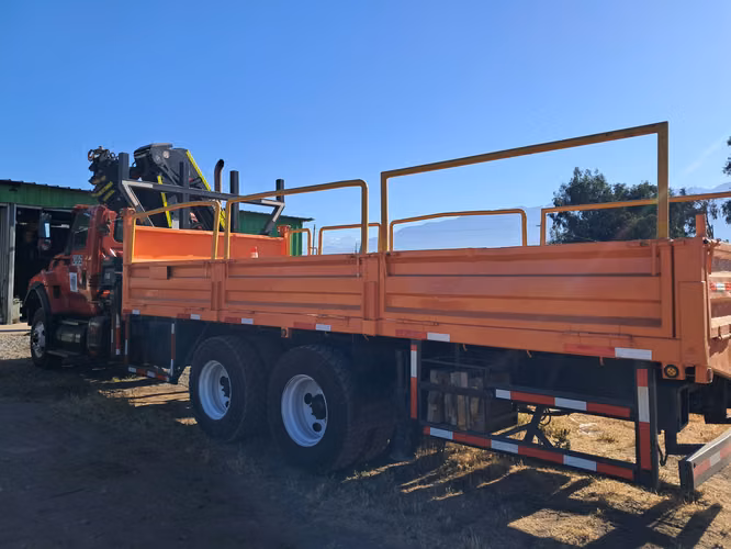 CAMION PLUMA MARCA INTERNATIONAL MODELO 7600 AÑO 2016