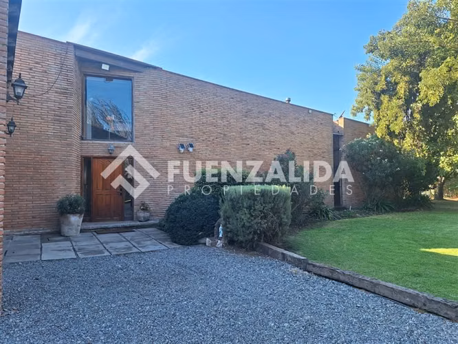 Casa en venta de 5 dorm. 4 baños Talagante Colegio Trebulco
