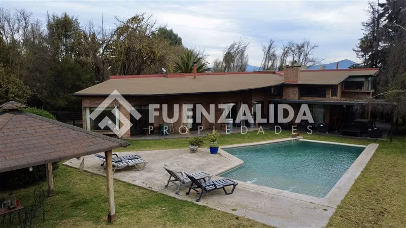 Casa en venta de 5 dorm. 4 baños Talagante Colegio Trebulco