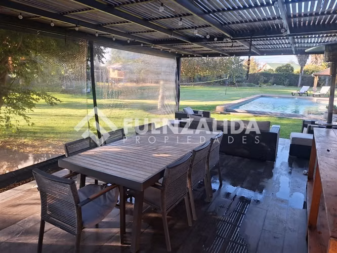 Casa en venta de 5 dorm. 4 baños Talagante Colegio Trebulco