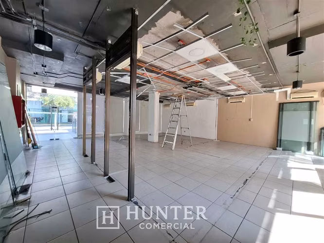 Local Comercial 100 M2 + Terraza Retail Metro Manuel Montt