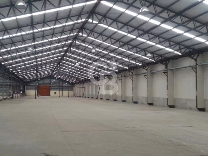 Gran bodega en arriendo en sector logístico