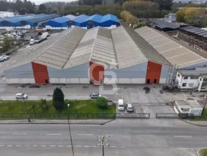Gran bodega en arriendo en sector logístico