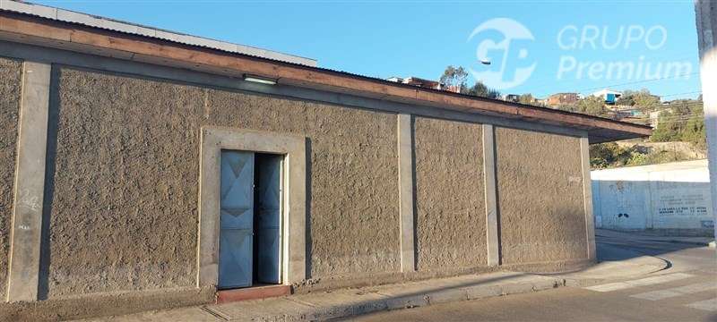 Amplio y céntrico Local Comercial en arriendo en Vallenar.