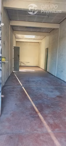 Amplio y céntrico Local Comercial en arriendo en Vallenar.