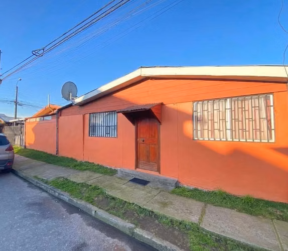 CON MATERIAL SOLIDO Y ESTA REGULARIZADA PARA SU VENTA