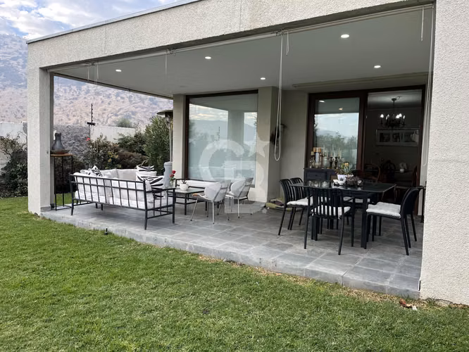 Linda Casa : 4 habitaciones con jardín y piscina