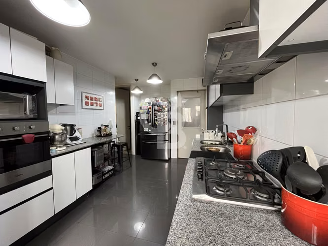 Linda Casa : 4 habitaciones con jardín y piscina
