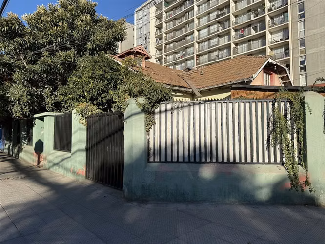 Casa terreno local en venta de 4 dorm. en Santiago