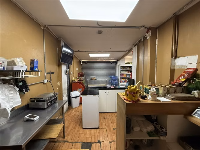 Casa con terreno en venta de 4 dorm. en Santiago