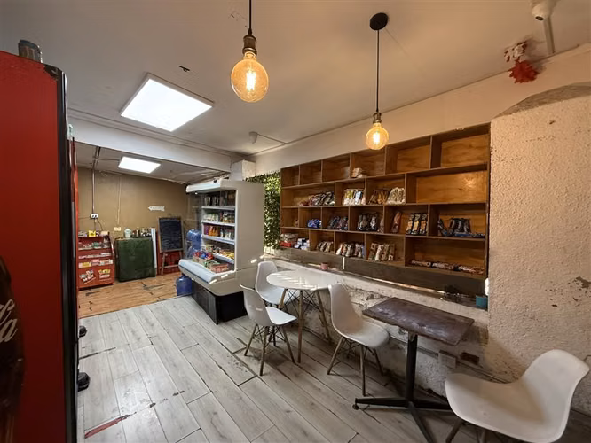 Casa con terreno en venta de 4 dorm. en Santiago