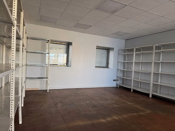 SE ARRIENDA OFICINAS MUY CONFORTABLES CON AREAS TIPO PLANTAS LIBRES CON ESTACIONAMIENTOS Y BODEGAS