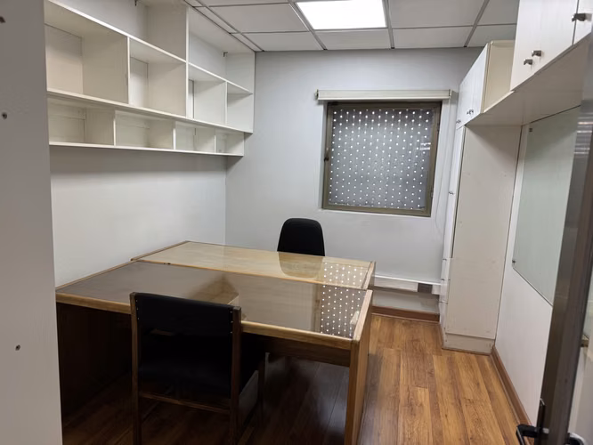 SE ARRIENDA OFICINAS MUY CONFORTABLES CON AREAS TIPO PLANTAS LIBRES CON ESTACIONAMIENTOS Y BODEGAS