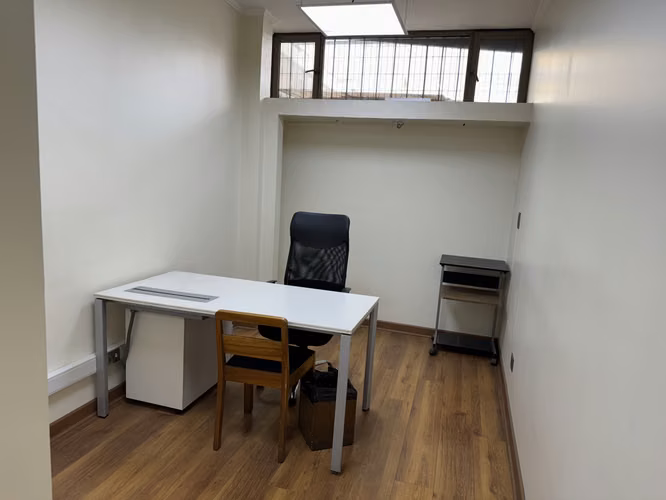 SE ARRIENDA OFICINAS MUY CONFORTABLES CON AREAS TIPO PLANTAS LIBRES CON ESTACIONAMIENTOS Y BODEGAS