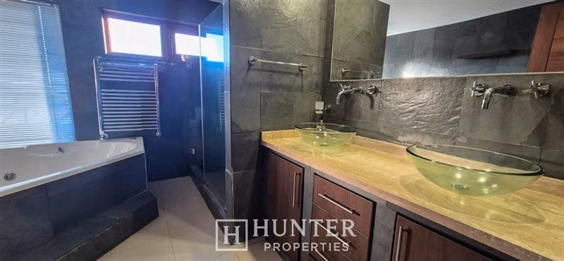 Parcela con casa de 580 m2 en venta de 5D/6B en Puerto Montt