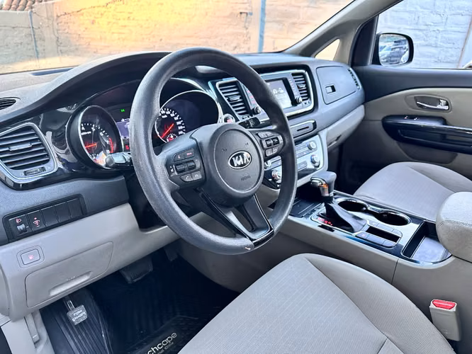 KIA GRAND CARNIVAL EX 3.3 AUTOMáTICA  2019
