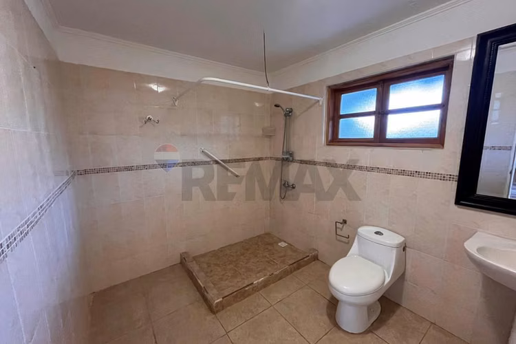 Se arrienda renovada casa en olmué.