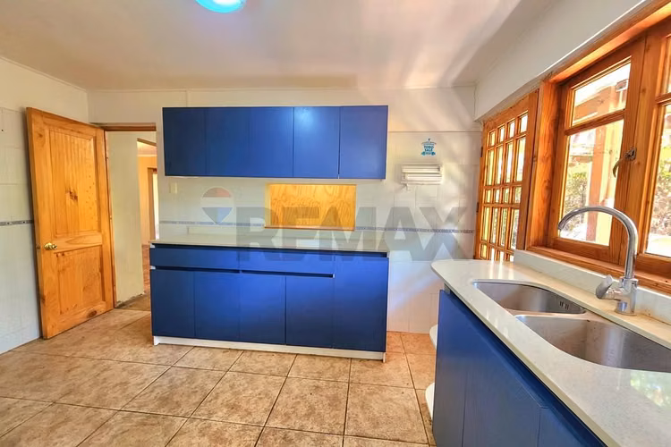 Se arrienda renovada casa en olmué.