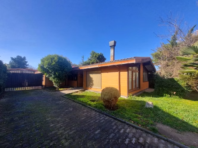 Arriendo casa con piscina en Avda. Gabriela Mistral