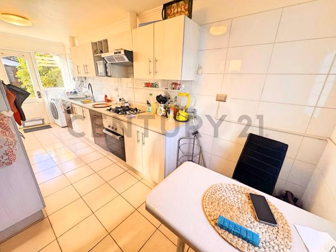 Se vende casa con potencial comercial en Los Perales - Imagen 4
