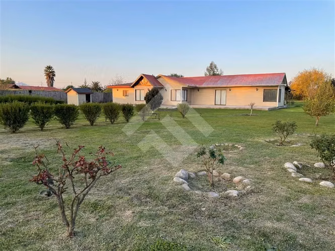 Casa en arriendo de 4 dorm. en Talagante