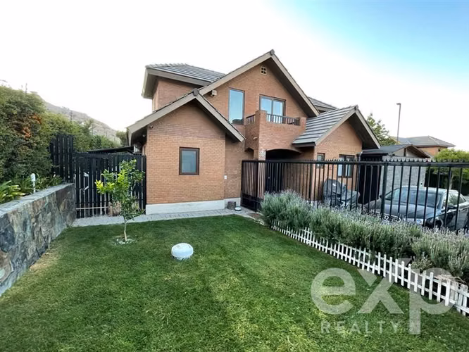 Casa en venta de 4D + Servicio Chamisero