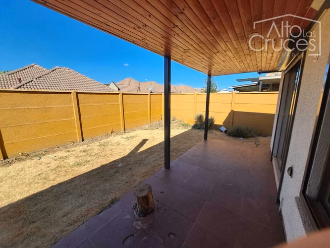 Casas en Valles del Country - A pasos del Colegio Las Rastras