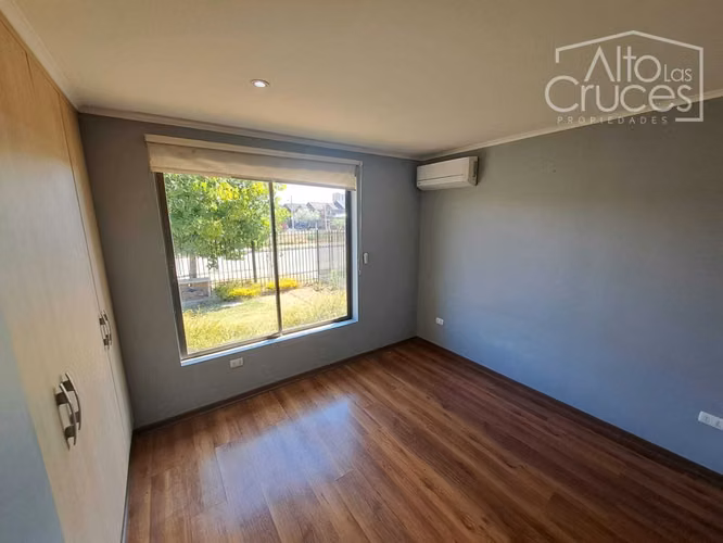 Casas en Valles del Country - A pasos del Colegio Las Rastras